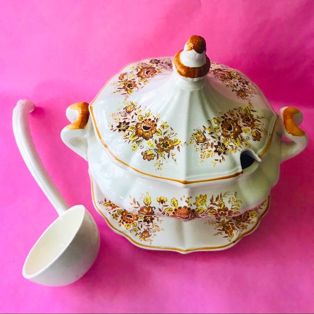 Vintage floral white porcelain decorative Covered Sauce Tureen with Ladle